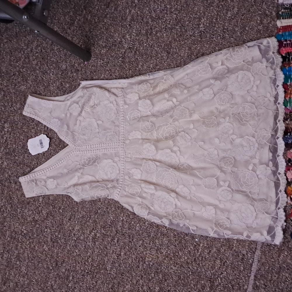 White floral embroidery dress
